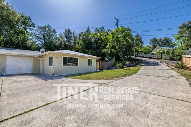 Building Photo - Charming Old Fair Oaks Duplex!