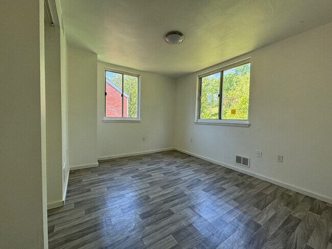 Building Photo - 3401 Miles Ave