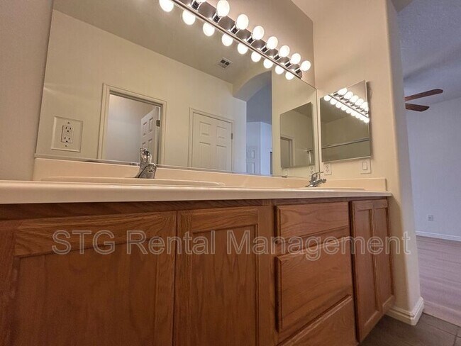 Building Photo - 3753 E Canyon Crest Ave