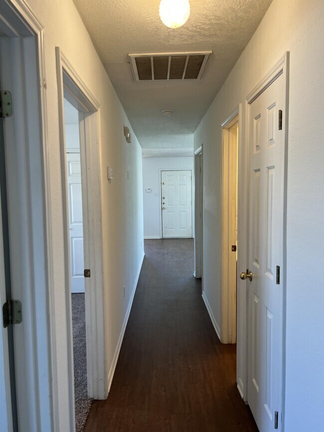 Building Photo - 1751 Rock Hollow Loop