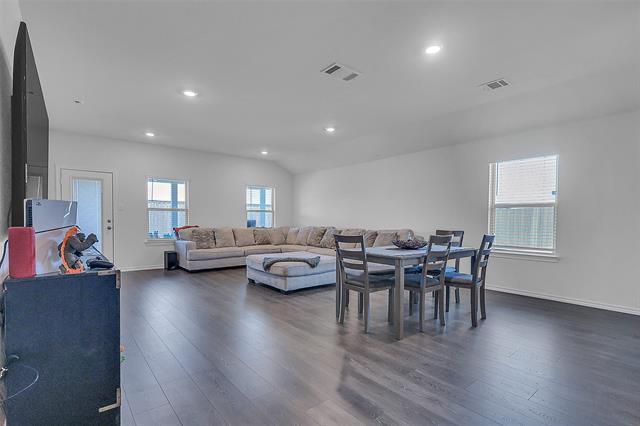 Building Photo - 1208 Community Way