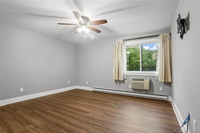 Building Photo - 255 Strawberry Hill Ave