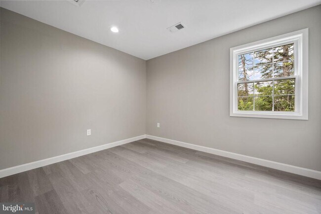 Building Photo - 2253 Papermill Rd