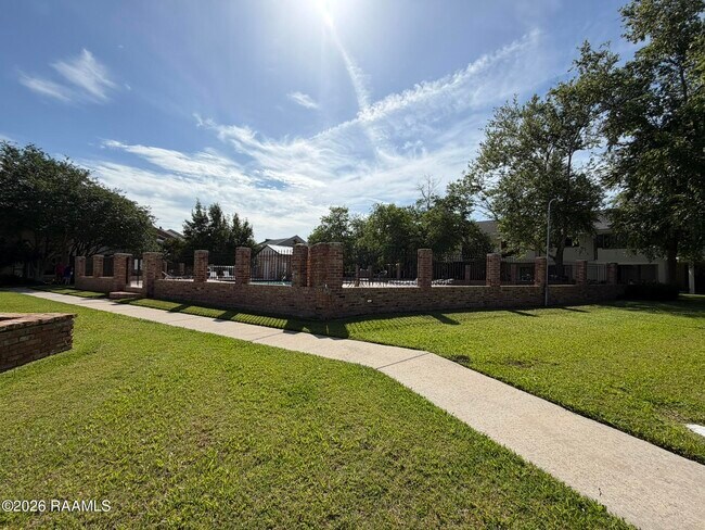 Building Photo - 204 Dublin Cir