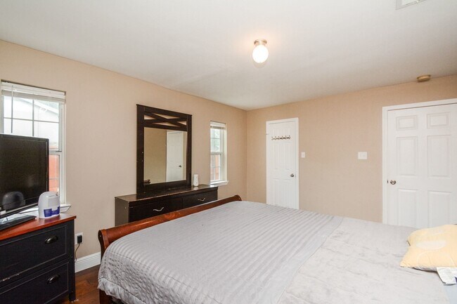 Building Photo - 1402 Chestnut Ridge Rd