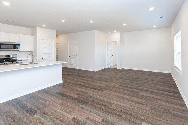 Building Photo - 103 Betty Garrett Dr