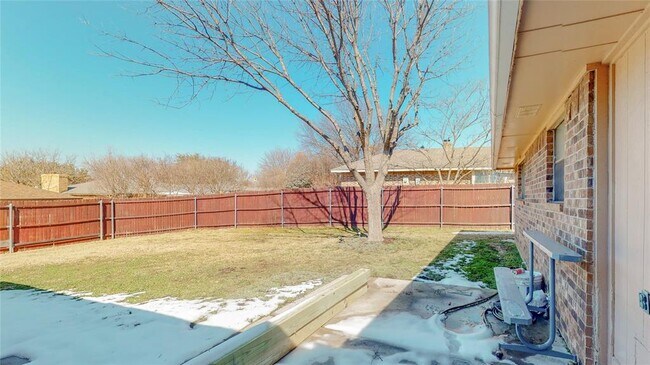 Building Photo - 918 Summer Trail