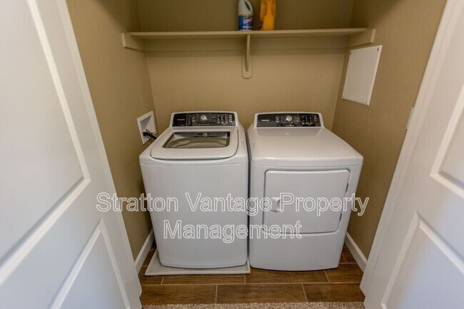 Building Photo - 240 W Juniper Ave