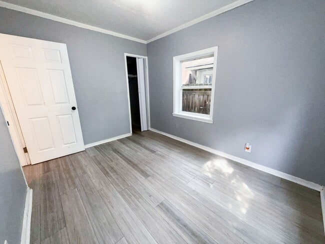 Building Photo - 3 Bed Home in Waverly with Modern Charm, G...
