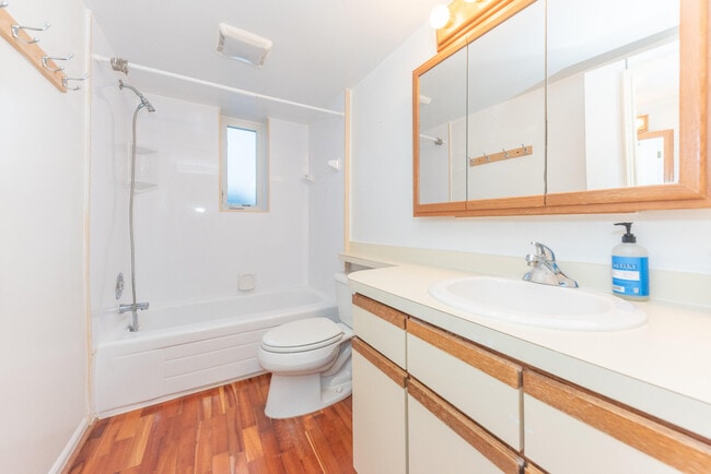 Building Photo - 1915 Geddes Ave