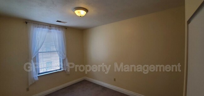 Building Photo - 1109 Goettmann St