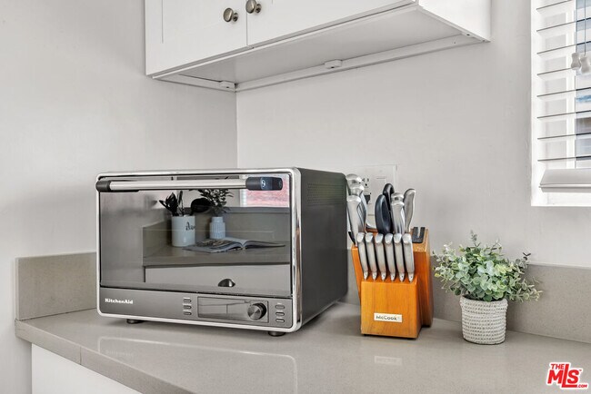 Building Photo - 15006 Burin Ave