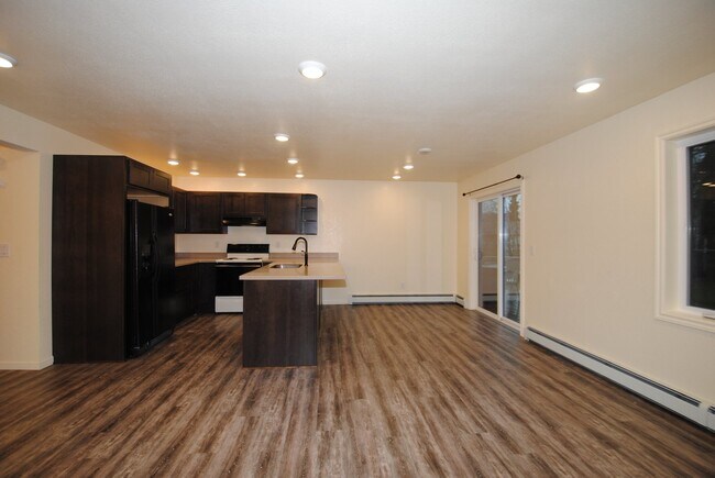 Building Photo - 4922/4924 Princeton Drive