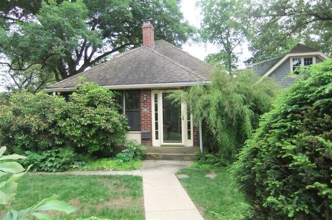 Primary Photo - 68 Walnut Hill Rd