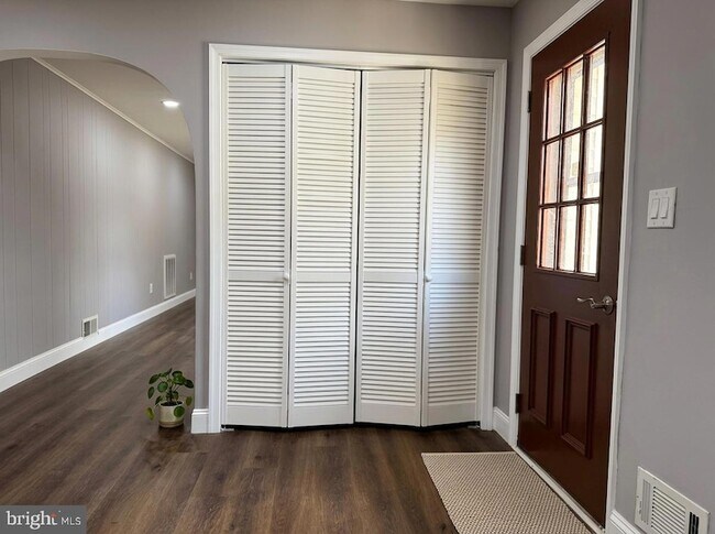 Building Photo - 53 N Post Rd