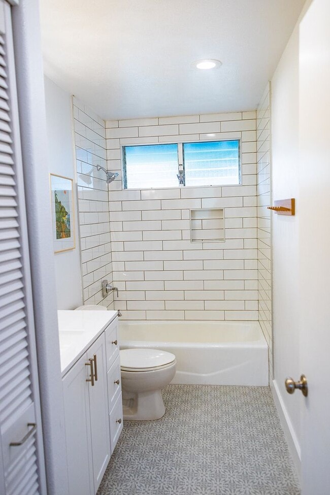 Building Photo - Oceanfront Malaekahana 3 bed / 2 bath Reno...