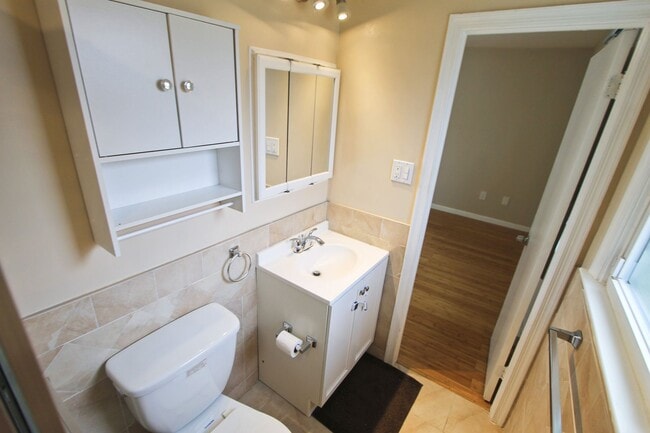 Building Photo - 617 Renz St