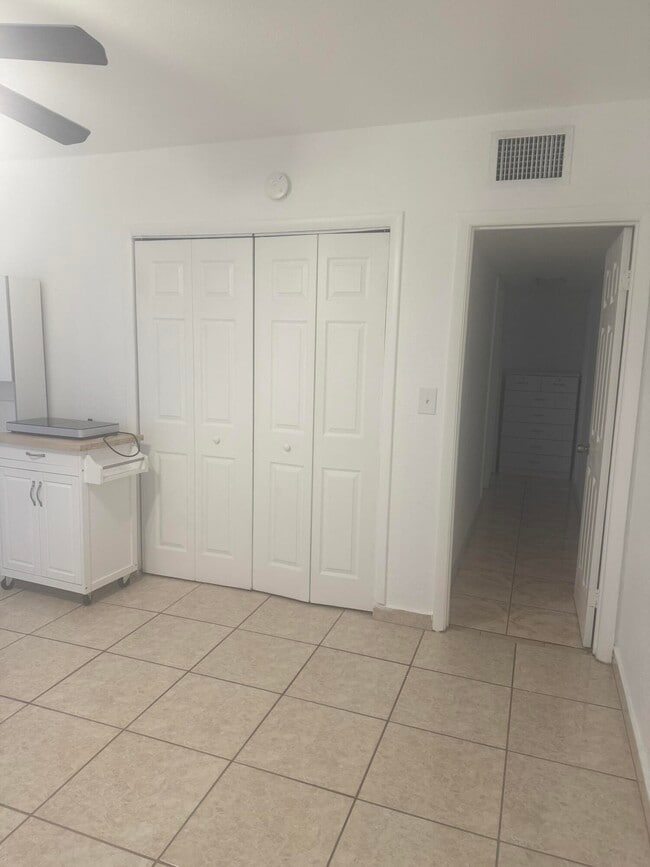 Building Photo - 3335 W 8th Ave