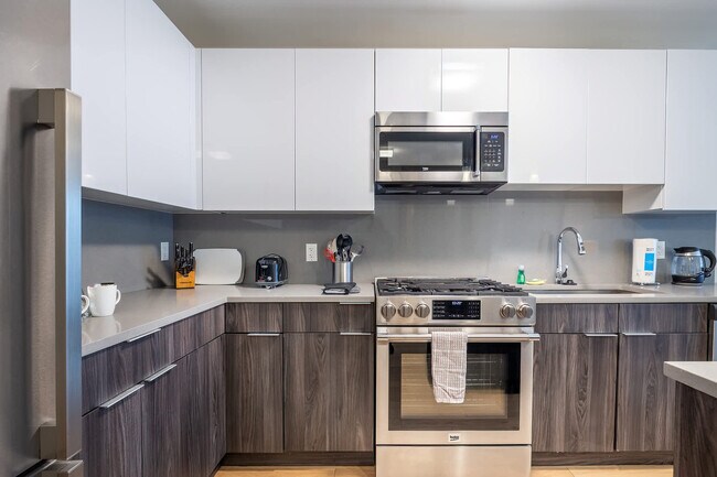 Building Photo - 355 Atlantic St