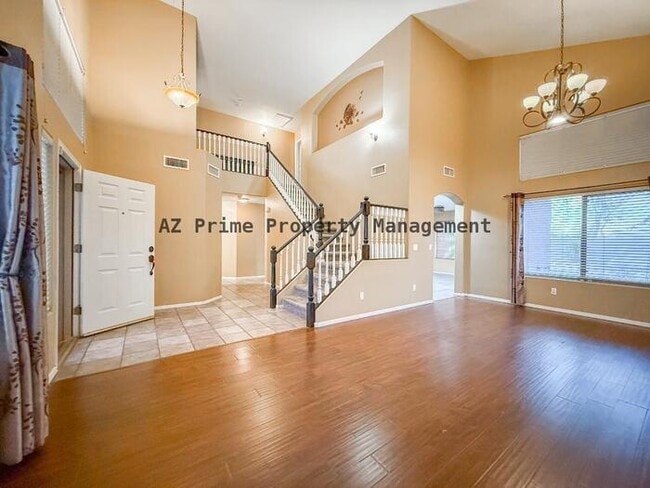 Building Photo - 2300 E Augusta Ave