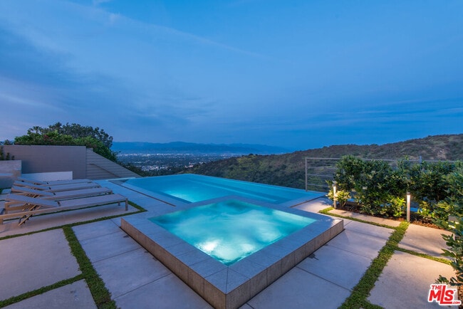 Building Photo - 3642 Beverly Ridge Dr