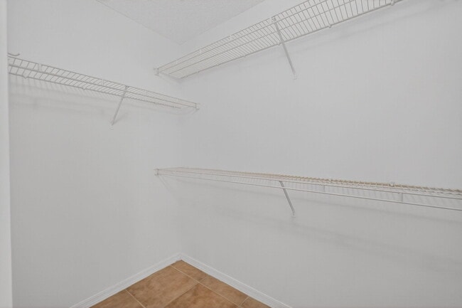 Building Photo - 5020 N La Sedona Cir