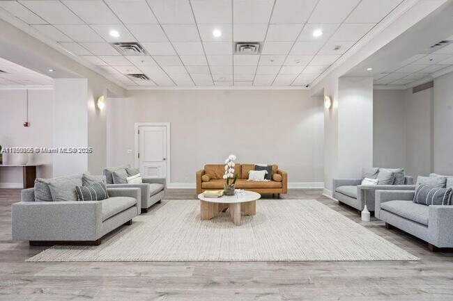 Building Photo - 5600 Collins Ave