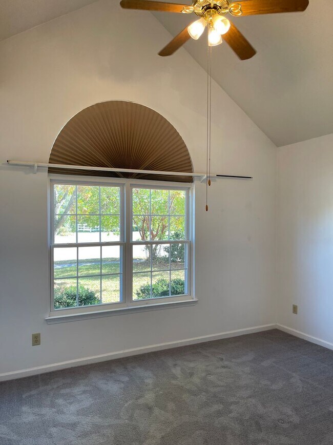 Building Photo - Beautiful 4-Bedroom Ranch in Courthouse Estates!