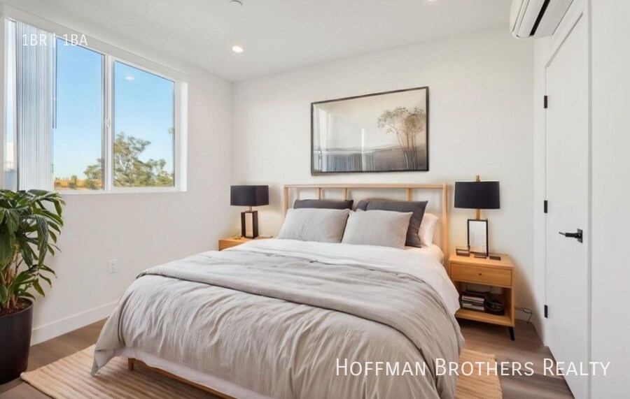 Building Photo - 10806 Blix St