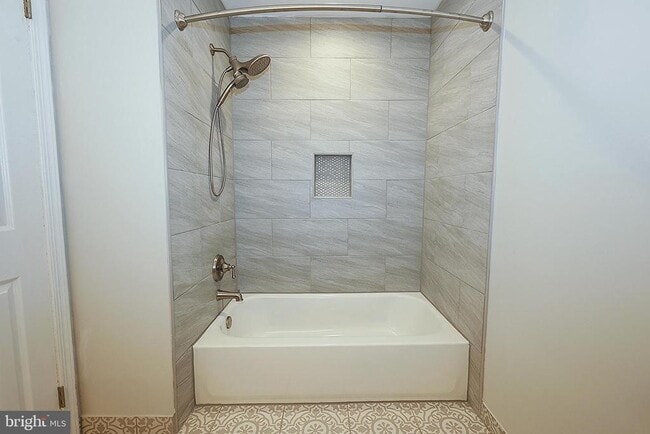 Building Photo - 49 5 Crown Royal Cir