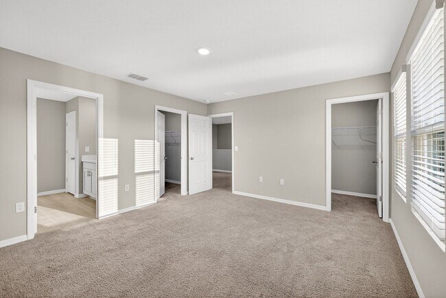 Building Photo - Spacious 4 Bedroom for Rent - With Amenities!