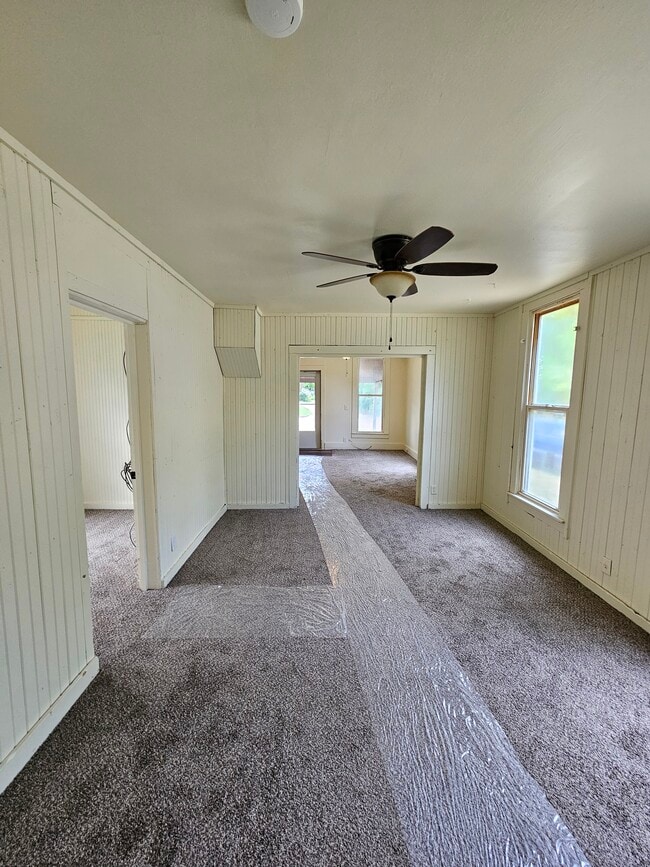 Primary Photo - 1250 N Jefferson Ave