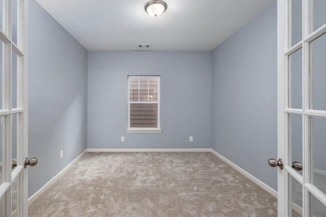 Building Photo - 2437 Duxbury Dr