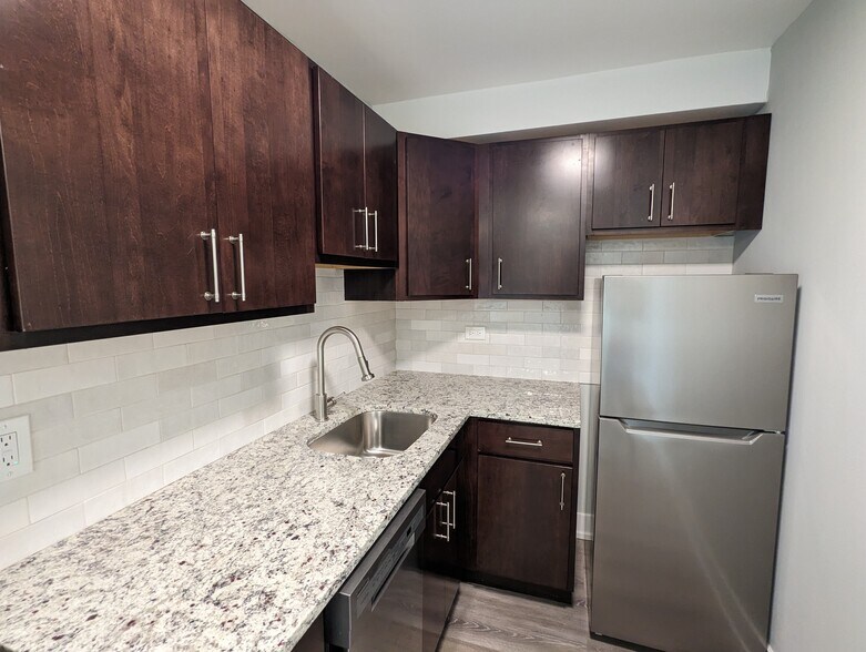 Building Photo - 456 W Barry Ave