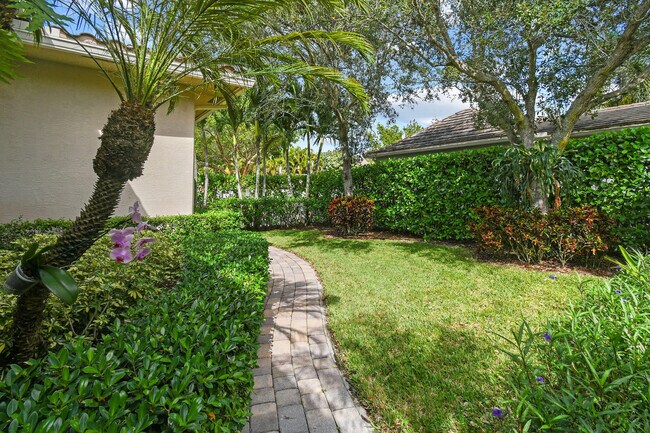 Building Photo - 167 Arklow Ave