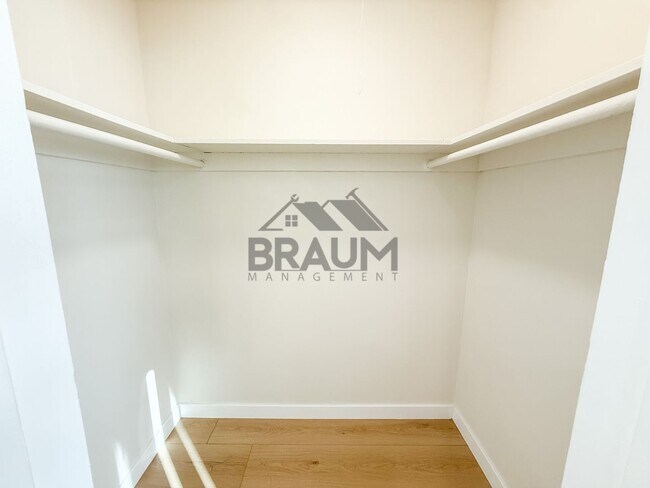 Building Photo - 13129 Oxnard St