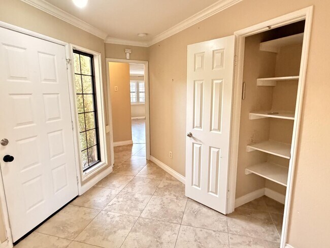 Building Photo - 39196 Sweetwater Dr