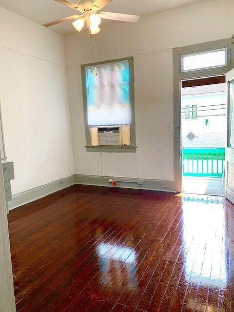 Building Photo - 1800 Dante St