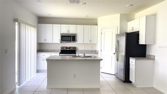 Building Photo - 3959 Fescue St