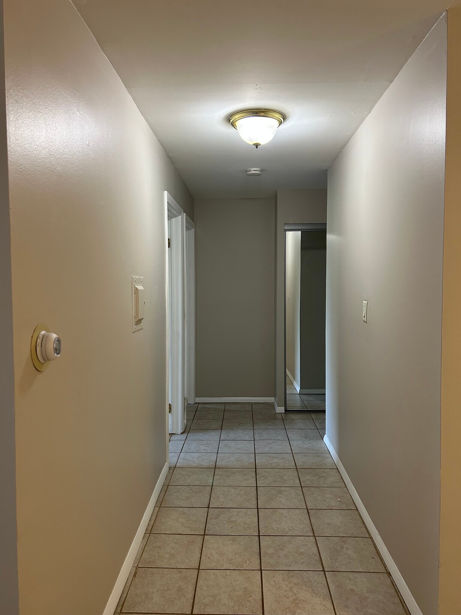 Building Photo - 1075 Valley Ln