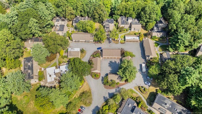 Building Photo - 43 Great Meadow Ln