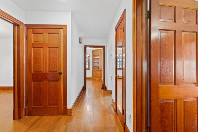 Building Photo - Brick 2-Bedroom Home Close to Farmville an...