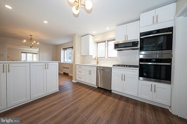 Building Photo - 1457 Manoa Rd