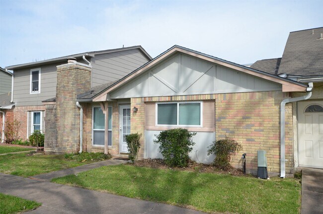 Building Photo - 6407 S Briar Bayou Dr