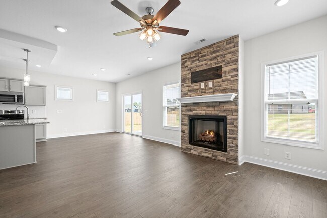 Building Photo - Pet Friendly Three Bedroom with Bonus!