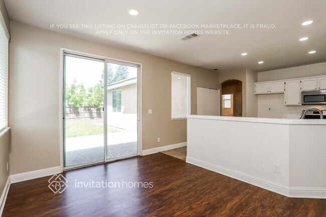 Building Photo - 9396 Lakepoint Dr