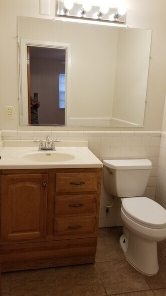 Half Master Bathroom - 5313 23rd St