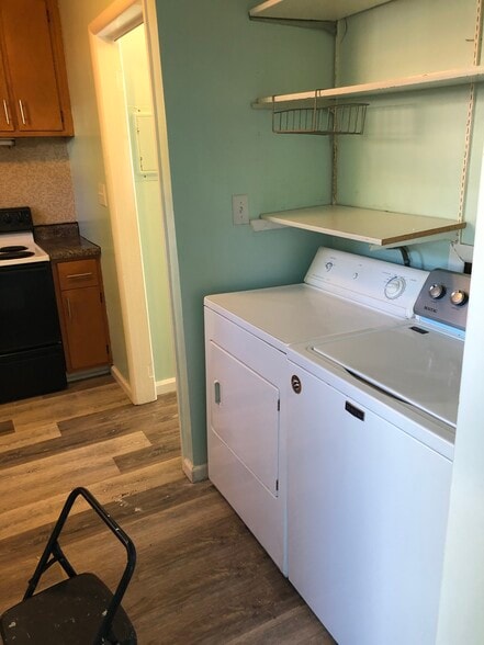Laundry - 4909 Mount Vernon Dr
