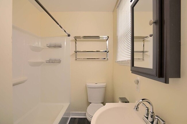 Building Photo - Call Sabrina Thomas Office at 757-767-0767...