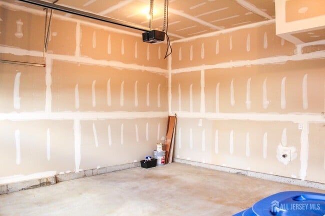 Building Photo - 601 Charleston Dr